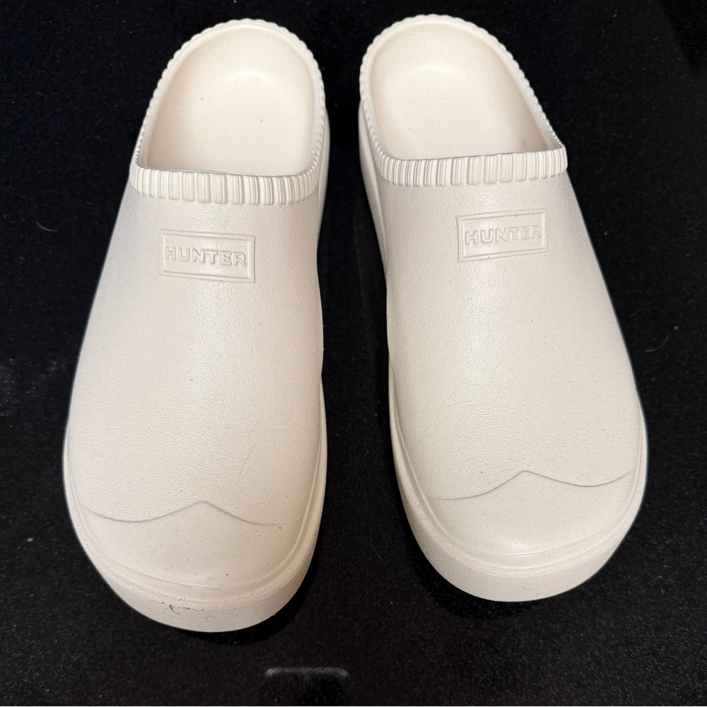 Hunter White Slippers Smooth Slip-On Design